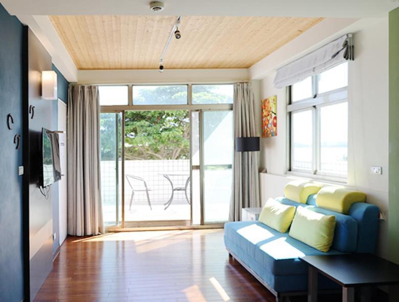 Breeze And Waves Hostel Jinning Екстер'єр фото