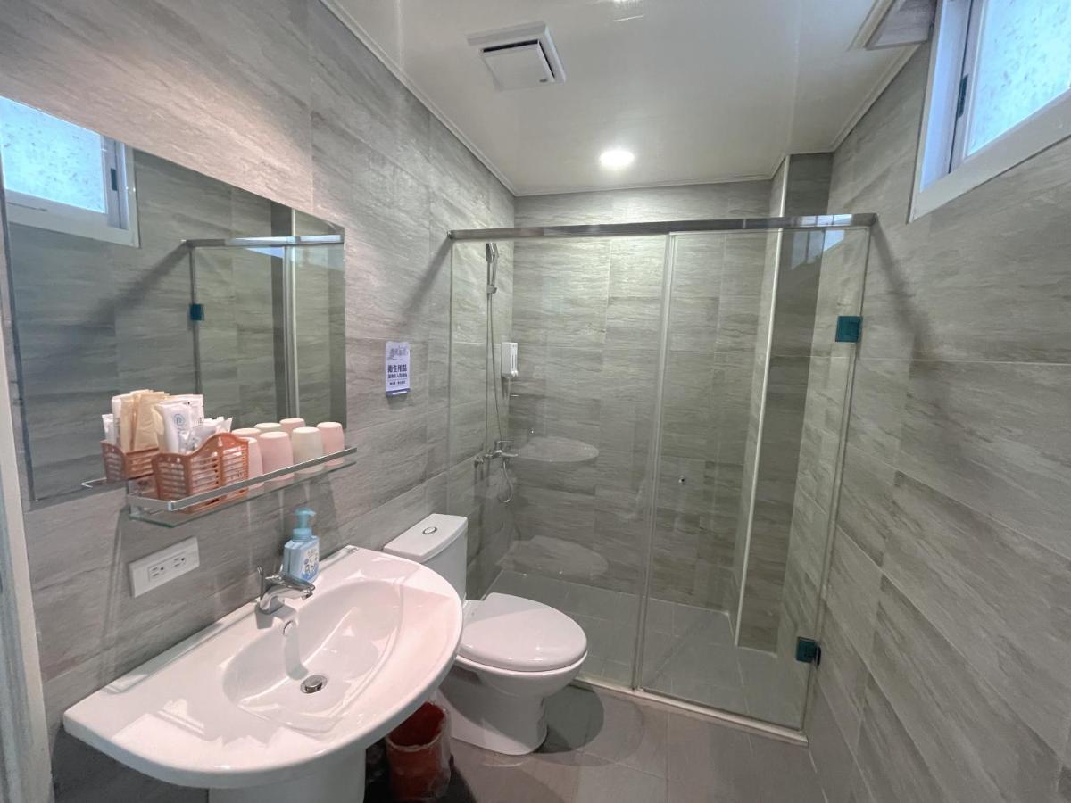 Breeze And Waves Hostel Jinning Екстер'єр фото