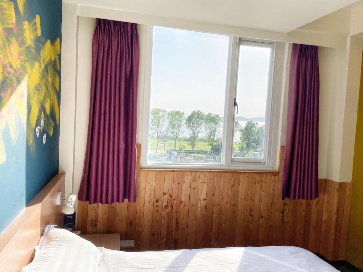 Breeze And Waves Hostel Jinning Екстер'єр фото